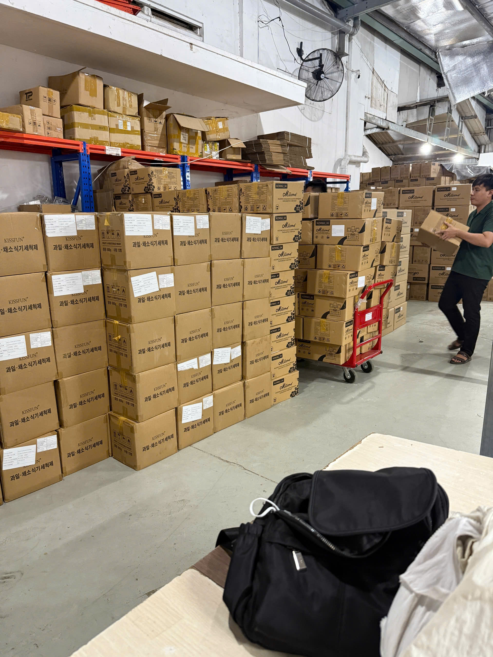 Kho hàng Lê Triết 4